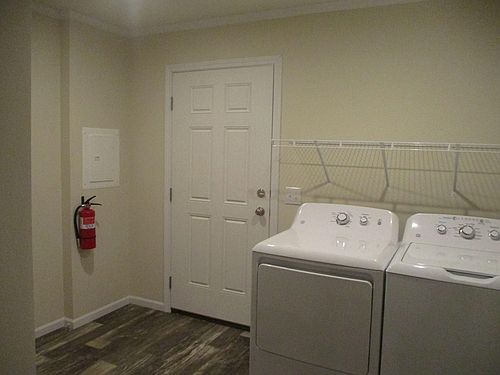 5th image of 230 Roosevelt Dr