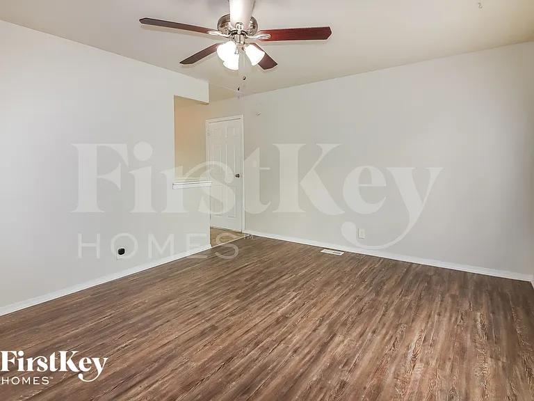 9312 Stark Ave — Photo 3