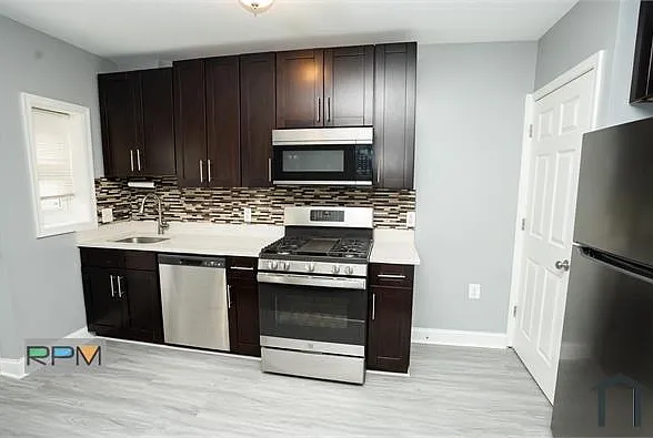 3969 Brooklyn Ave — Photo 12