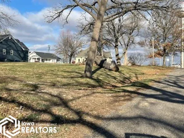 207 E Jefferson St, Mount Ayr, IA 50854