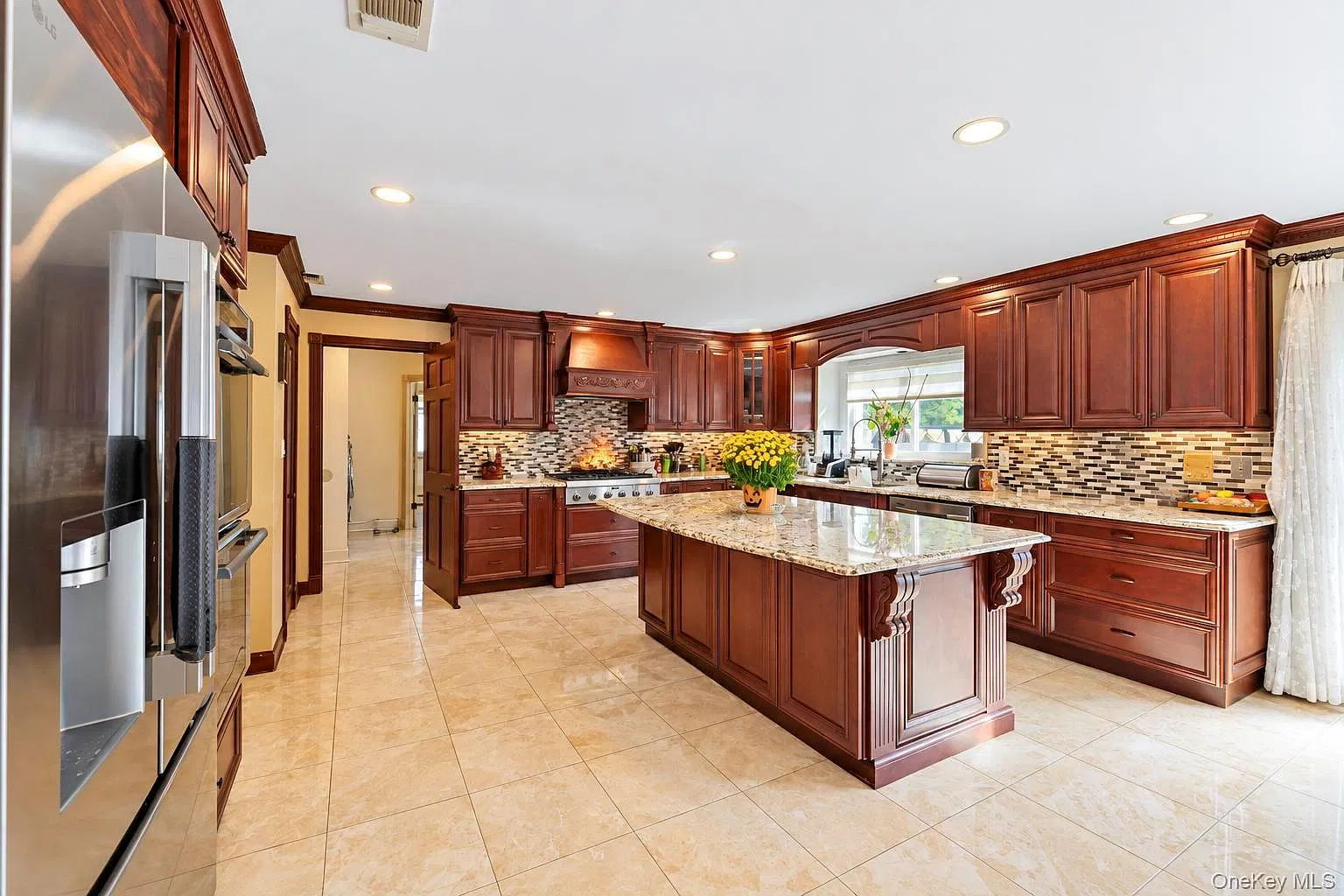 5 bed, 7.0 bath, 4037 sqft, $16,000 — Photo 2