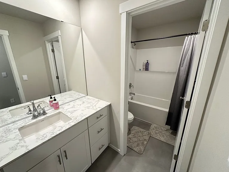2406 Hyde Ct NE — Photo 23