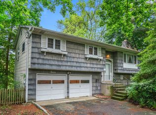 12 Ursular Ct, Smithtown, NY 11787