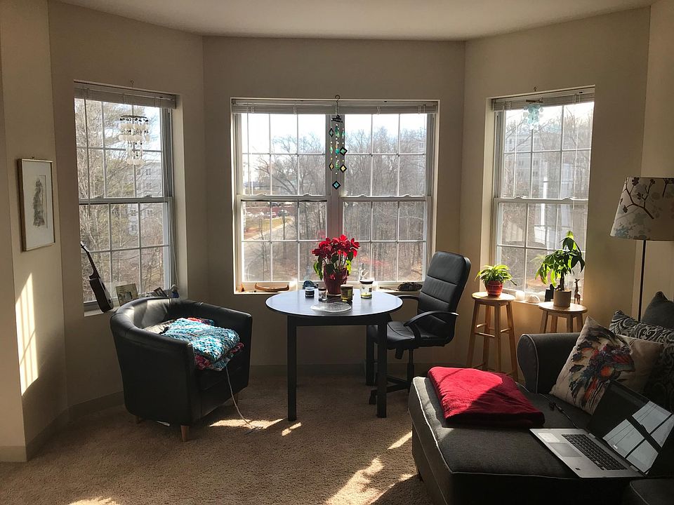 Living Room (with Bay window)
