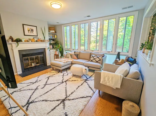 10703 Kings Riding Way APT 101, North Bethesda, MD 20852
