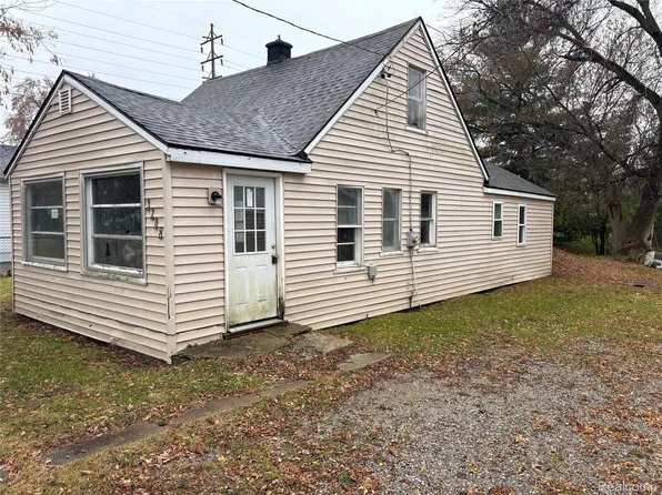 3208 Ludwig St, Burton, MI 48529