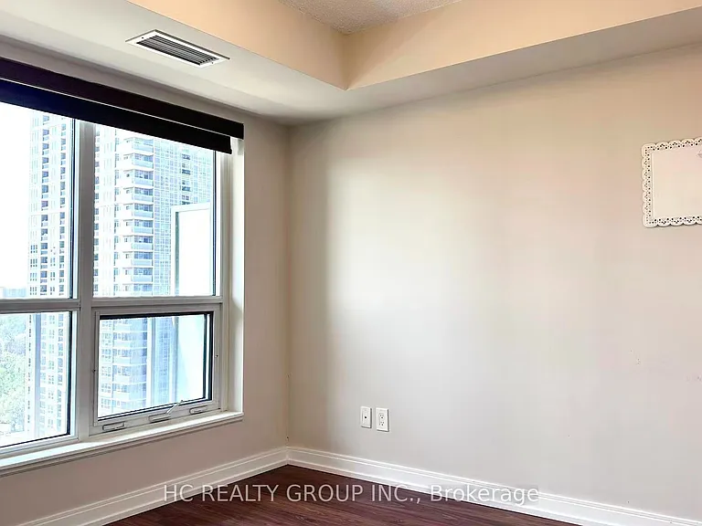 181 Village Green Sq #1415 — Photo 11