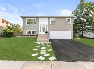 917 Shorewood Dr, Bartlett, IL 60103