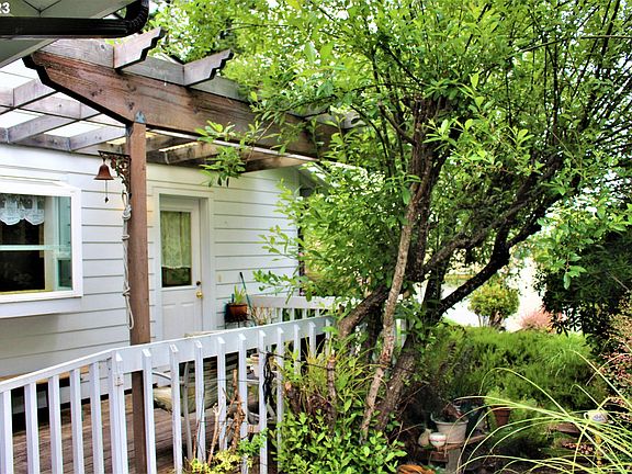 3rd image of 1368 Glenwood Dr