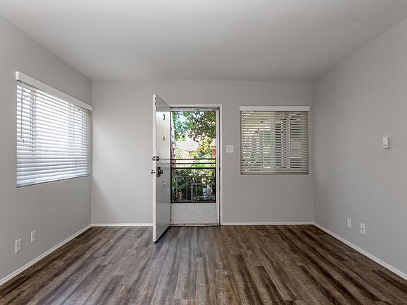 3rd image of 730 E Magnolia Blvd APT D