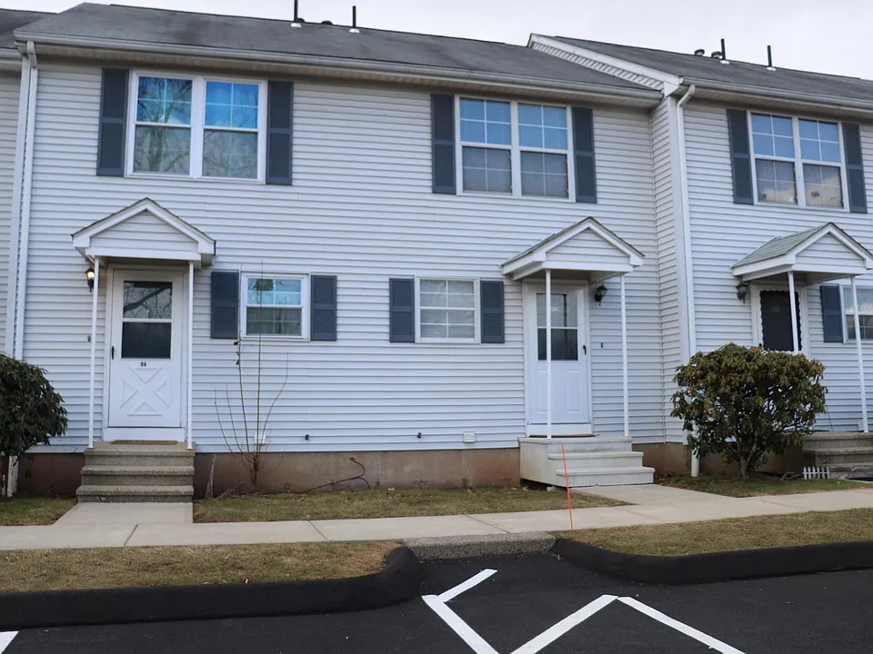 30 New Hampshire Dr #A10