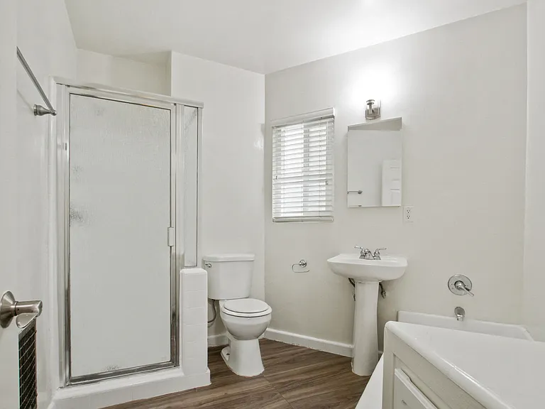 Levering Apartments — Photo 33