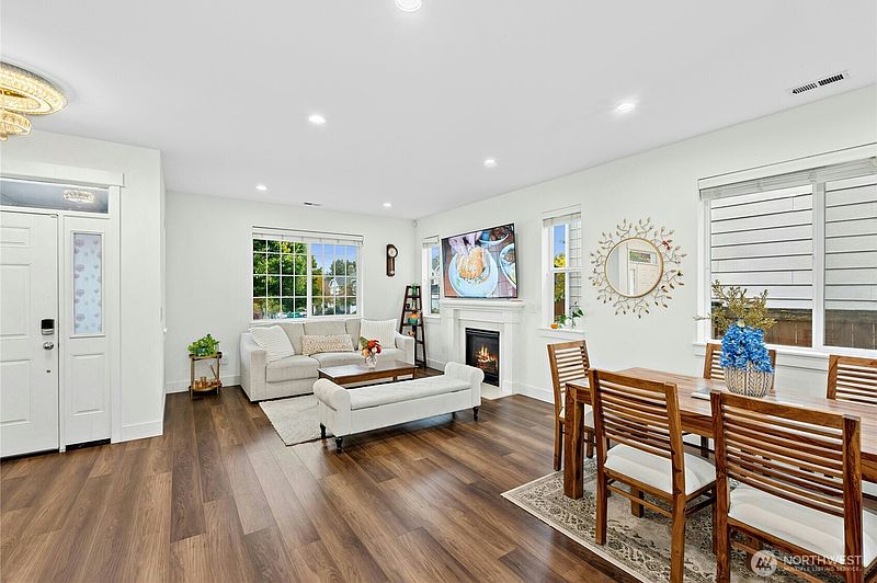 3rd image of 35121 SE Terrace Street