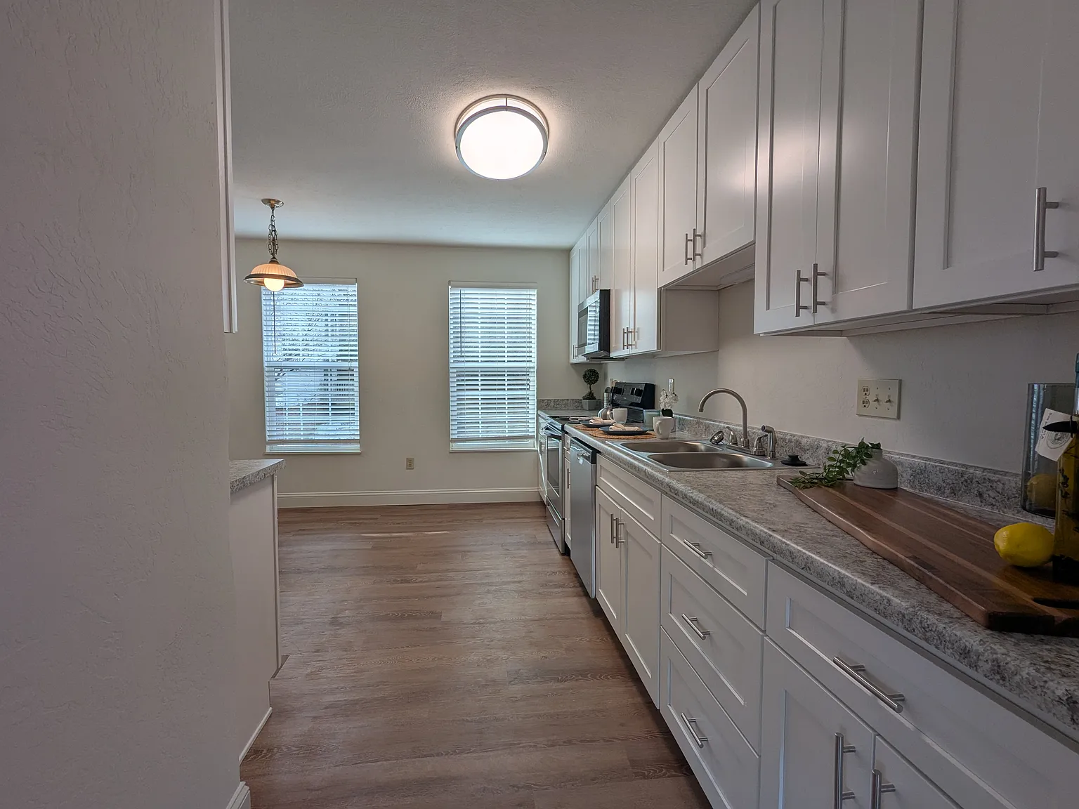 Holiday Park Apartments and Townhomes — Photo 4
