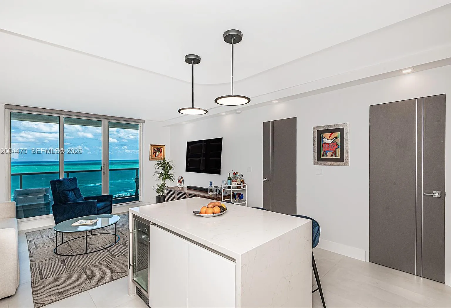 Roney Palace Condo — Photo 3