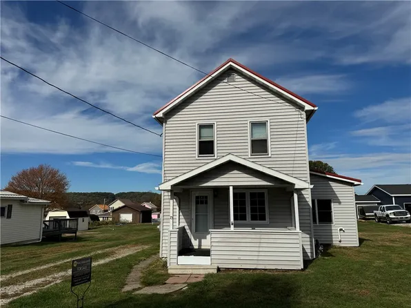 70 9th St, Lucernemines, PA 15754