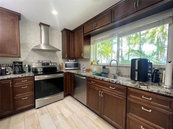 557 W De Leon Dr