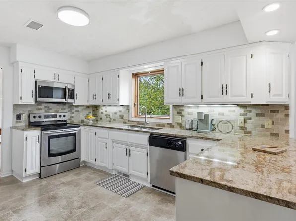 2500 Highland View Ave, Burnsville, MN 55337