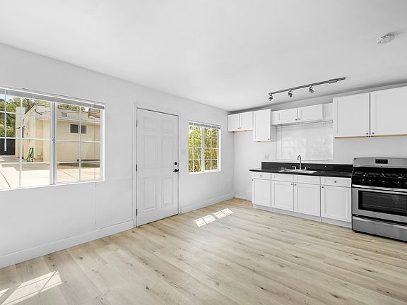 5th image of 1449 E Garfield Ave
