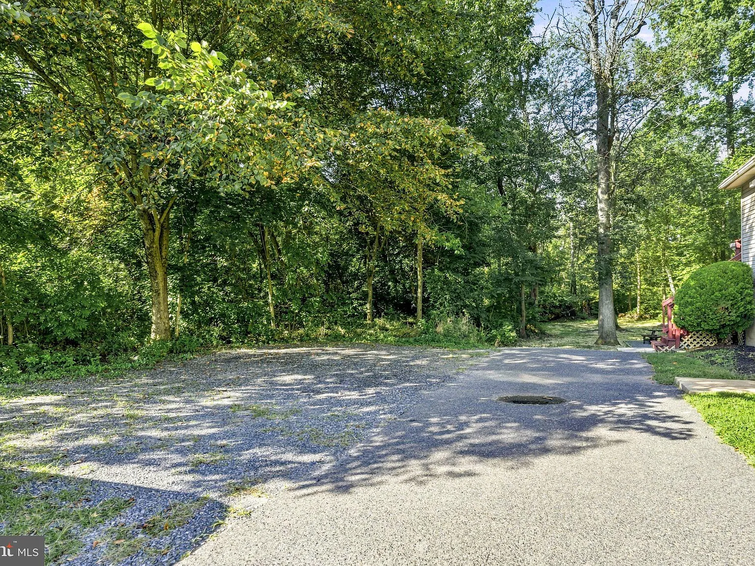208 Hartford Rd — Photo 3