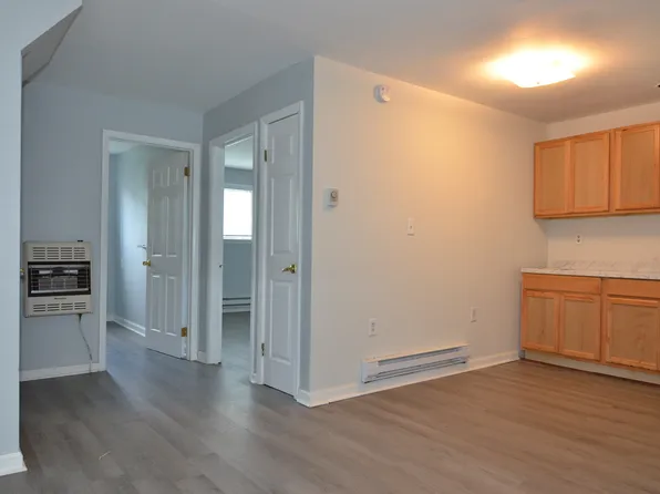 57 1st St APT D, Dupont, PA 18641