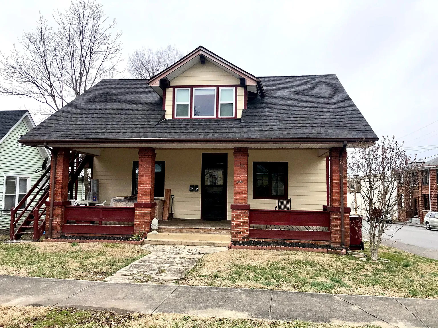 400 W Maple St — Photo 2