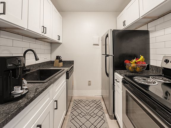 3rd image of 2341 Madison Rd APT 323