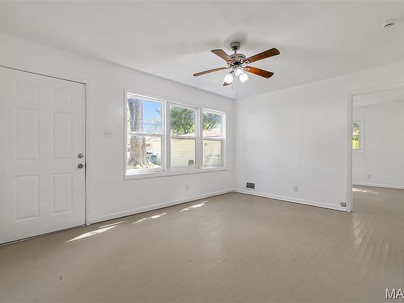 4th image of 135 Becker Dr
