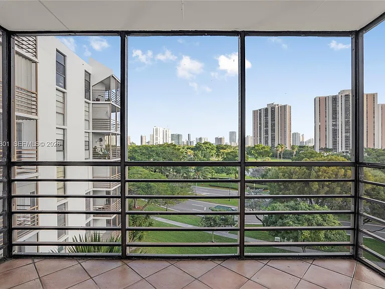 20500 W Country Club Dr #607 — Photo 31