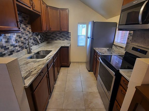 4th image of 4314 NE 62nd Ave