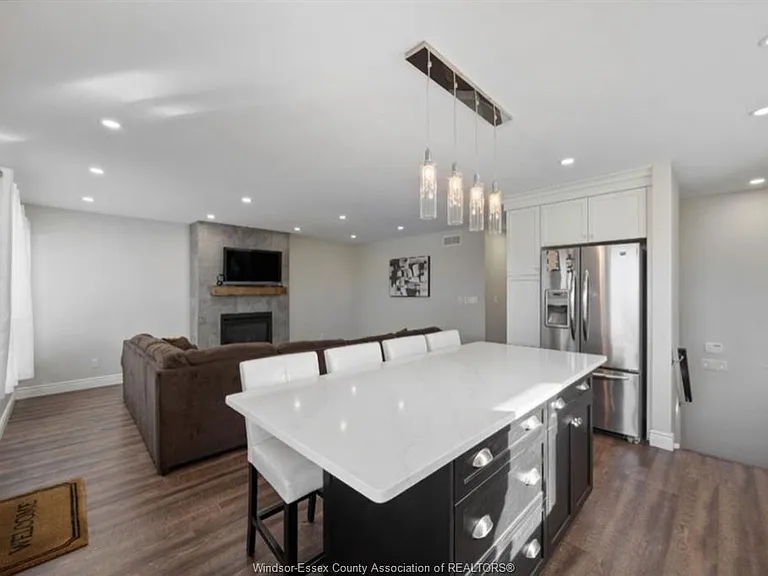 960 Janette Ave — Photo 6