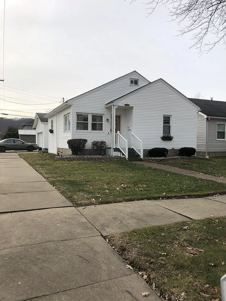 1211 8th St photo 1