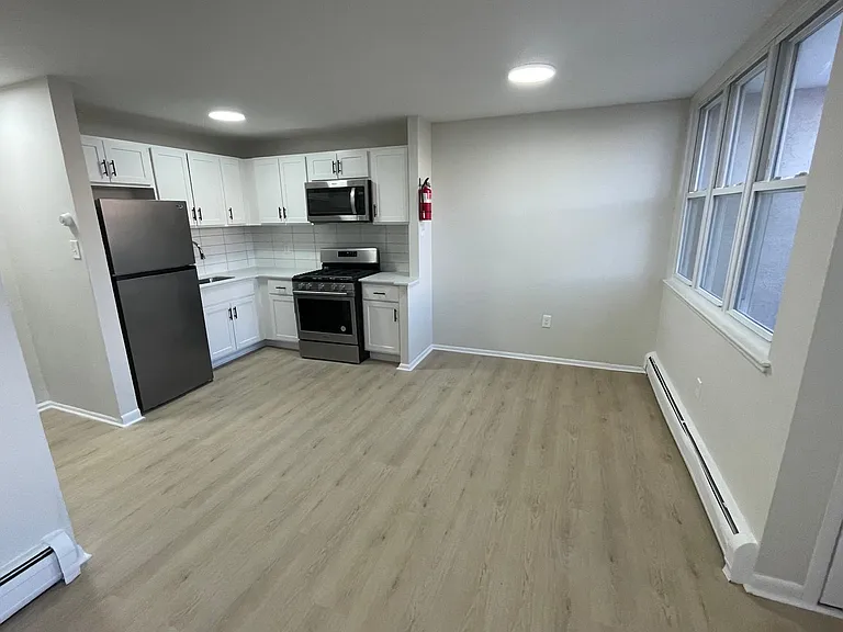 1935 Columbia Ave #1A — Photo 2