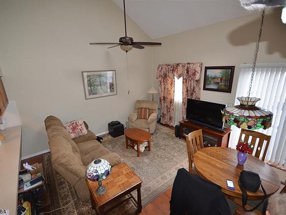 4th image of 6 Brandywine Dr #2