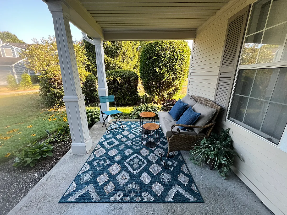 Covered porch front entry. - 29 Swan Ct #C