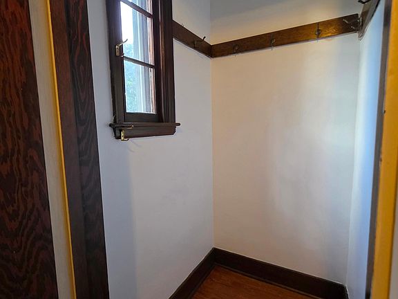 3rd image of 412 W Main St