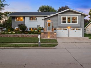 2412 S Clover Ln, Appleton, WI 54915