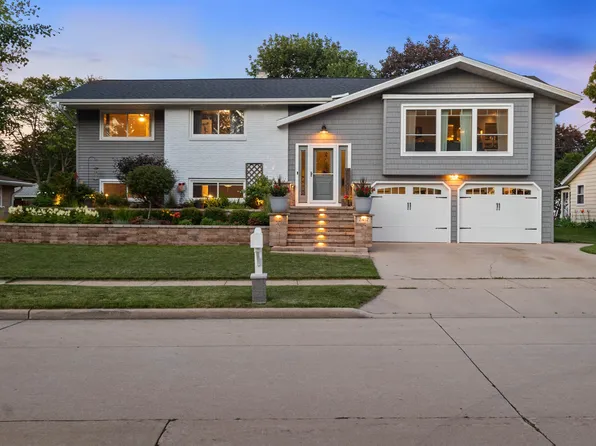 2412 S Clover Ln, Appleton, WI 54915