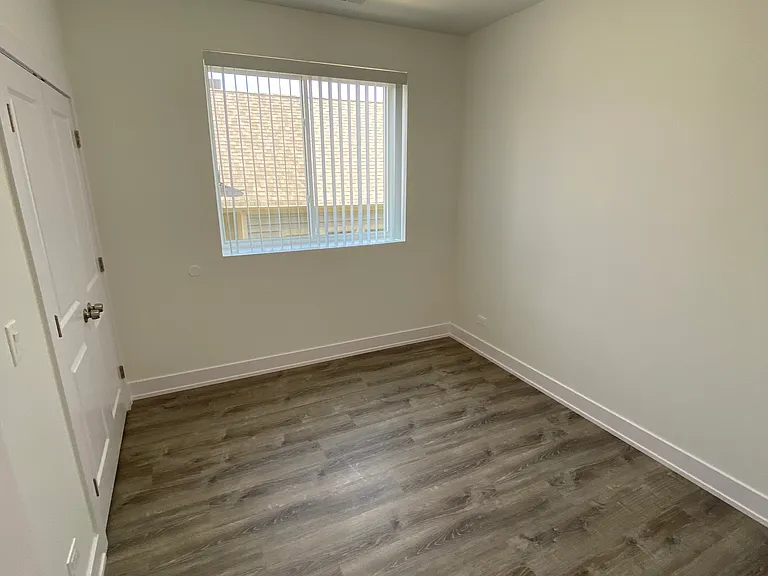 4418 N Austin Ave #102 — Photo 29