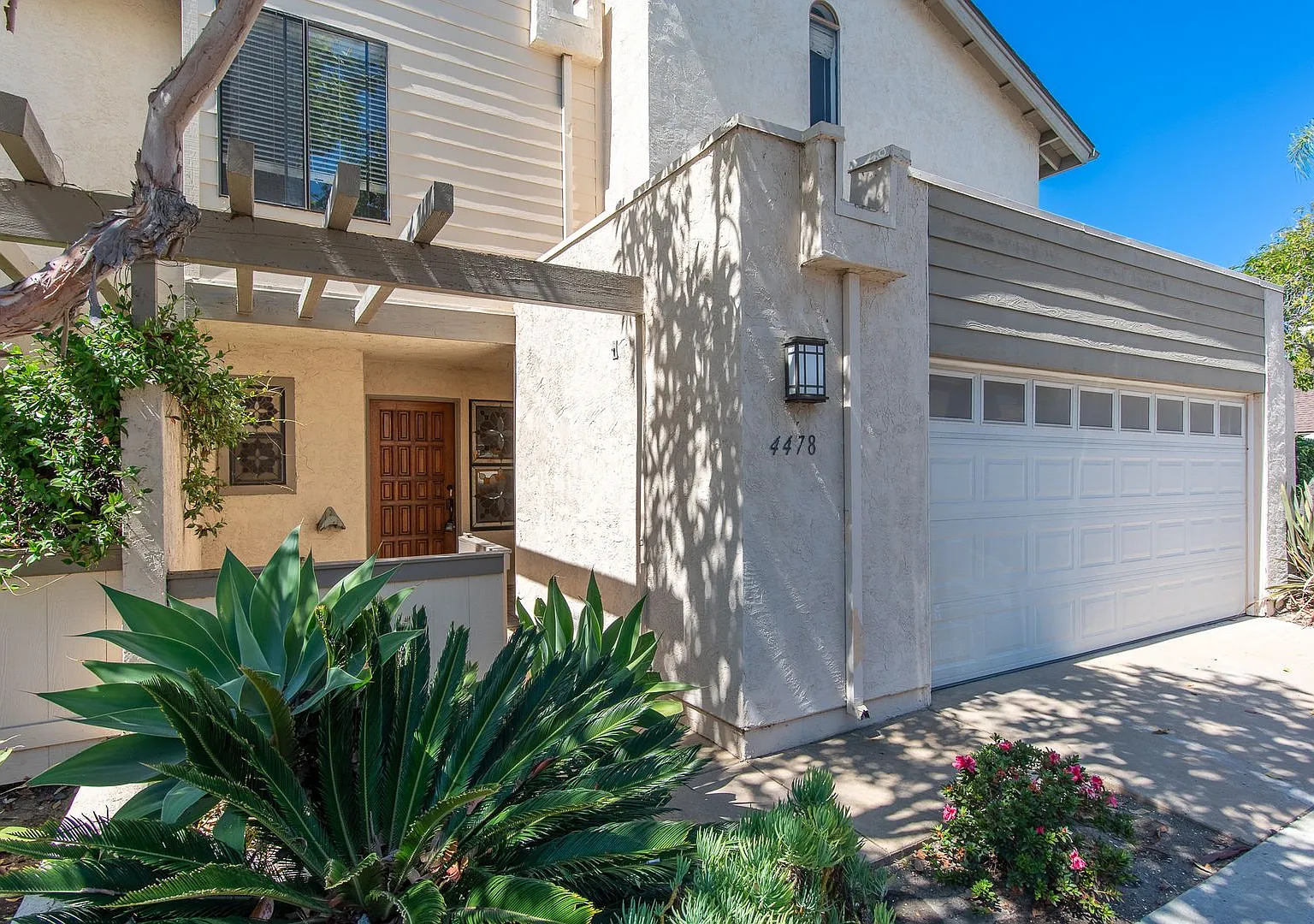 4 Bedroom 2.5 Bathroom Townhome Available For Rent In UTC! — Photo 1