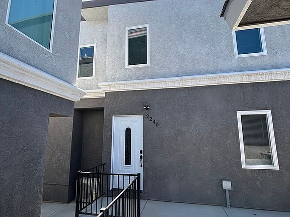 3rd image of 2240 Sea Breeze Dr
