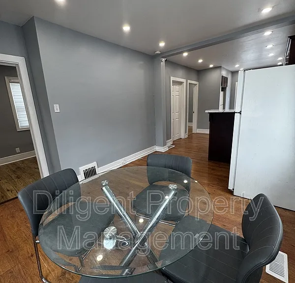 492 King George St #1 — Photo 5