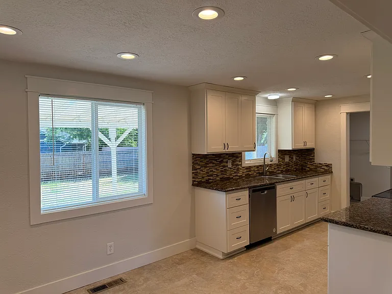 451 Hrubetz Rd SE — Photo 10
