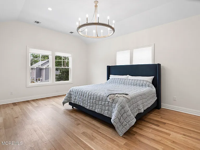 555 Sussex Ave — Photo 21