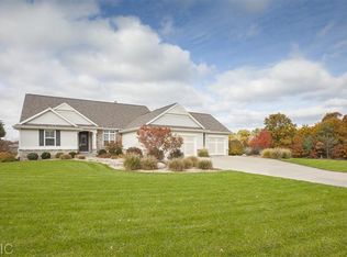 8309 Copper Heights Dr SE, Caledonia, MI 49316