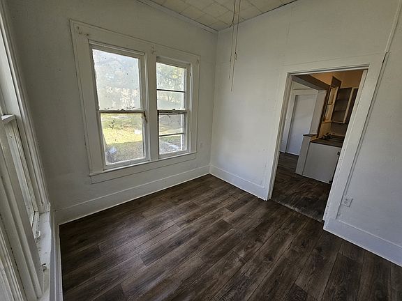 4th image of 403 E Elm St