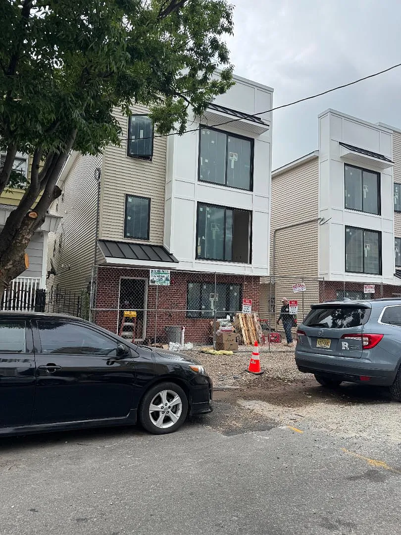 225 N Fourth St - 225-2 (second floor) — Photo 2