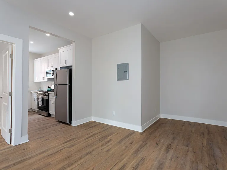 149 S Los Robles Ave — Photo 32