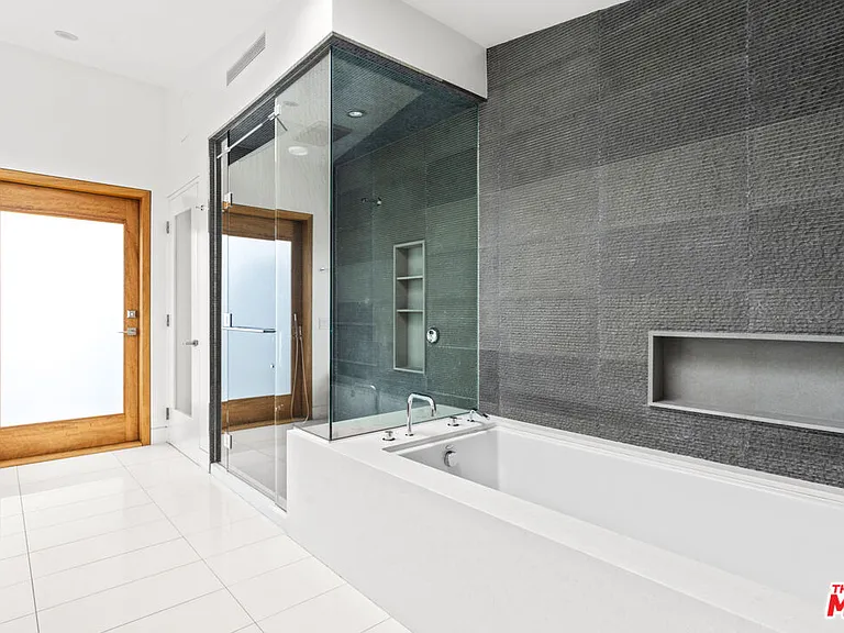 524 Rialto Ave — Photo 40