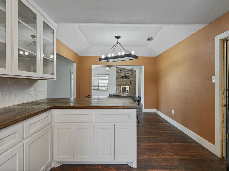 5721 Cresthaven Dr — Photo 5
